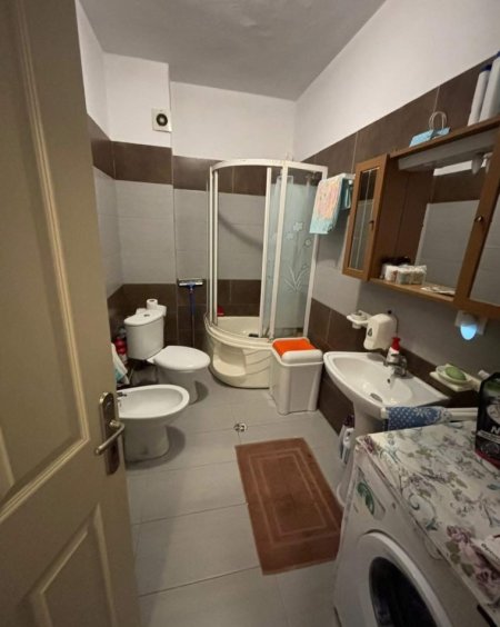 Tirane, shitet apartament 2+1 Kati 8, 130 m² (Rruga Astrit Losha)