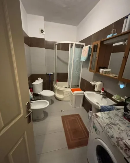 Tirane, shitet apartament 2+1 Kati 8, 130 m² (Rruga Astrit Losha)