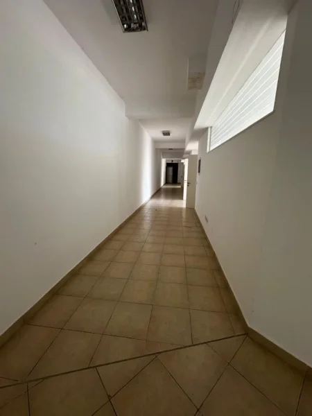 Tirane, jepet me qera zyre , 650 m² (Kodra e Diellit 1)