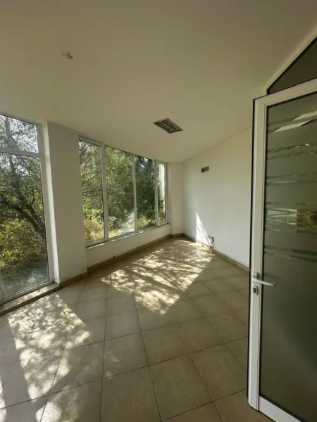 Tirane, jepet me qera zyre , 650 m² (Kodra e Diellit 1)