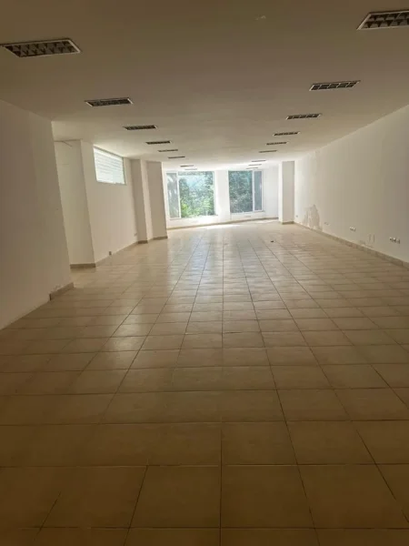 Tirane, jepet me qera zyre , 650 m² (Kodra e Diellit 1)