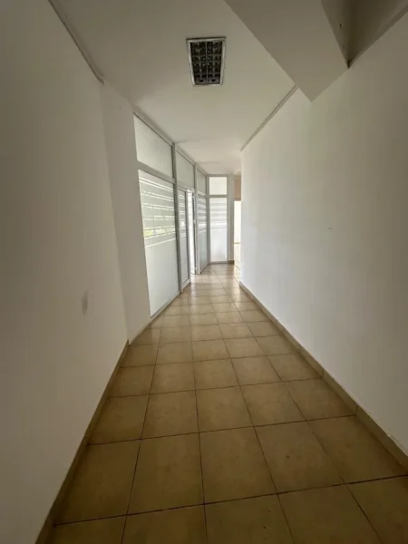 Tirane, jepet me qera zyre , 650 m² (Kodra e Diellit 1)