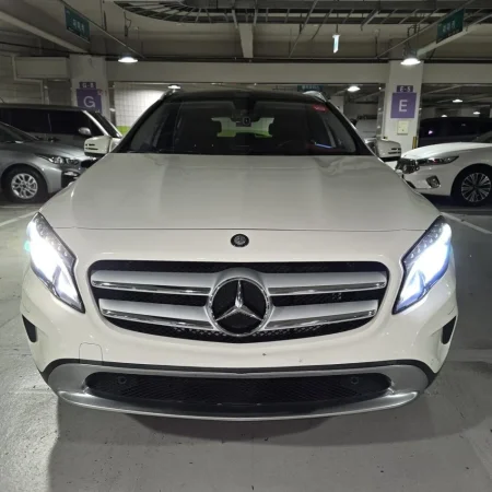 Tirane, SUV Mercedes-Benz GLA 200 4matic Nafte, e bardhë automatik Kondicioner 130.000 km 15.000 €