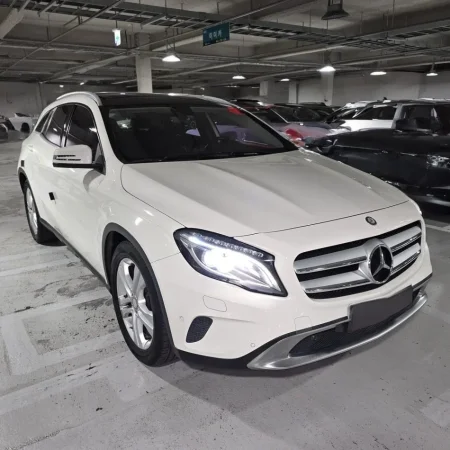 Tirane, SUV Mercedes-Benz GLA 200 4matic Nafte, e bardhë automatik Kondicioner 130.000 km 15.000 €