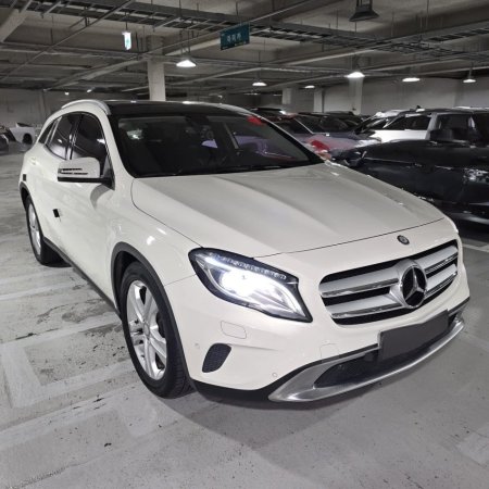 Tirane, SUV Mercedes-Benz GLA 200 4matic Nafte, e bardhë automatik Kondicioner 130.000 km 15.000 €