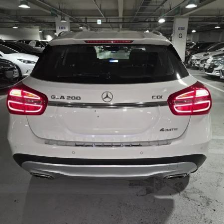 Tirane, SUV Mercedes-Benz GLA 200 4matic Nafte, e bardhë automatik Kondicioner 130.000 km 15.000 €