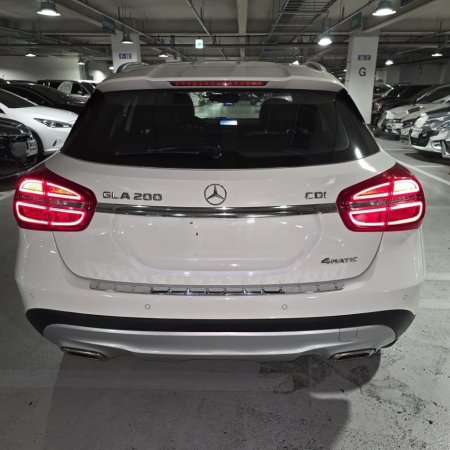 Tirane, SUV Mercedes-Benz GLA 200 4matic Nafte, e bardhë automatik Kondicioner 130.000 km 15.000 €