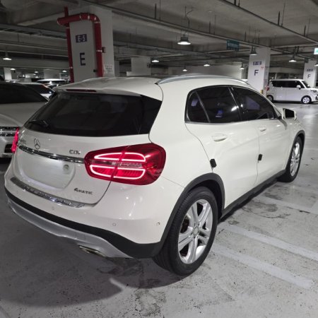 Tirane, SUV Mercedes-Benz GLA 200 4matic Nafte, e bardhë automatik Kondicioner 130.000 km 15.000 €