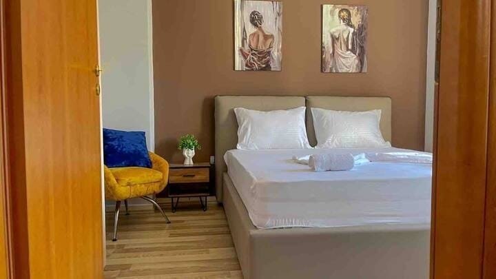 Tirane, jepet me qera , 56 m² 700 € (Pazar i Ri)