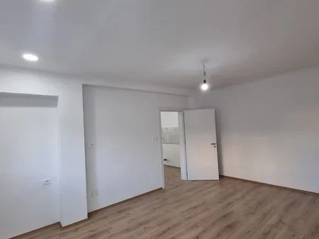 Tirane, shitet apartament 2+1+Ballkon Kati 6, 72 m² 165.000 € (Stadiumit Dinamo.)