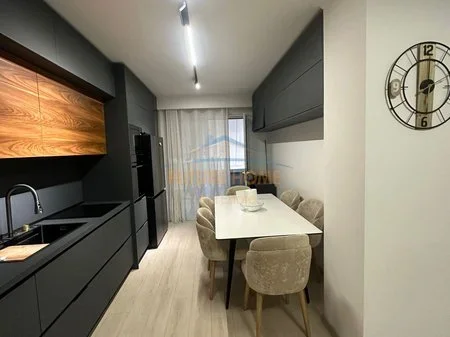 Tirane, qera apartament 2+1+Ballkon Kati 3, 116 m² (bryli)