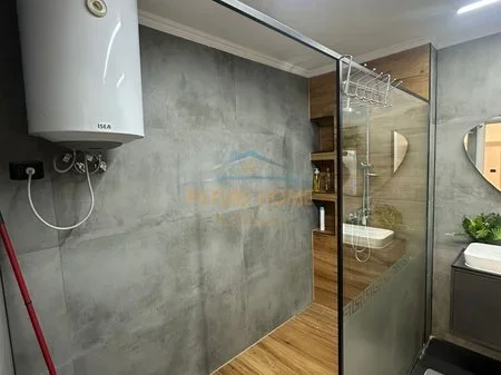 Tirane, qera apartament 2+1+Ballkon Kati 3, 116 m² (bryli)