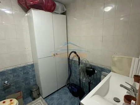 Tirane, qera apartament 2+1+Ballkon Kati 3, 116 m² (bryli)