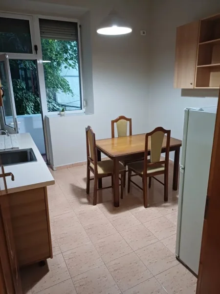 Tirane, jepet me qera apartament 2+1+Ballkon , 84 m² 650 € (Rrotontoja e sheshit willson)