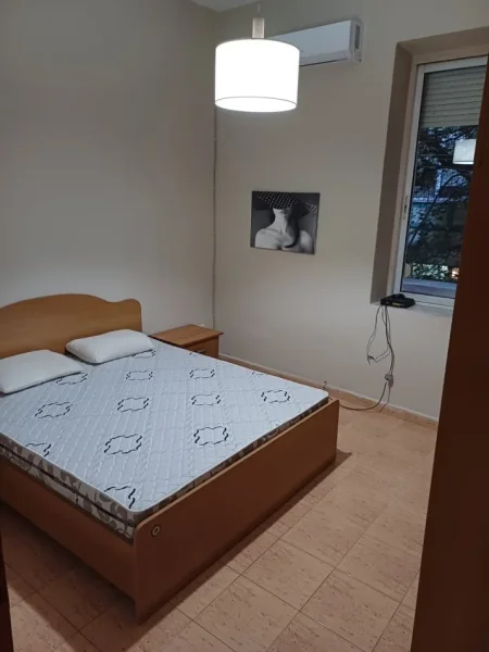 Tirane, jepet me qera apartament 2+1+Ballkon , 84 m² 650 € (Rrotontoja e sheshit willson)