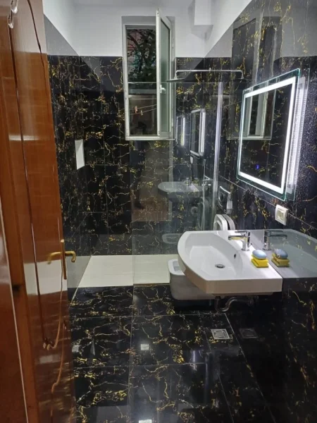 Tirane, jepet me qera apartament 2+1+Ballkon , 84 m² 650 € (Rrotontoja e sheshit willson)
