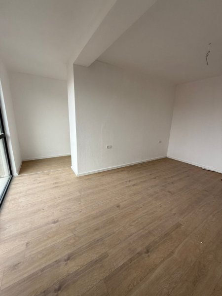 Tirane, jepet me qera zyre , 152 m² 1.500 € (Rr. Mine Peza)