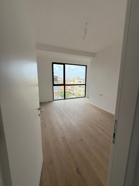 Tirane, jepet me qera zyre , 152 m² 1.500 € (Rr. Mine Peza)