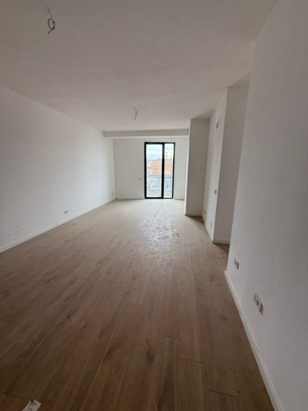 Tirane, jepet me qera zyre , 152 m² 1.500 € (Rr. Mine Peza)