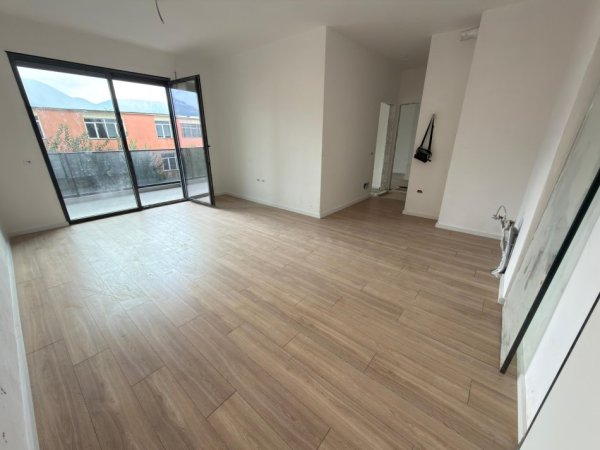 Tirane, jepet me qera apartament 2+1 Kati 3, 93 m² 150.000 €