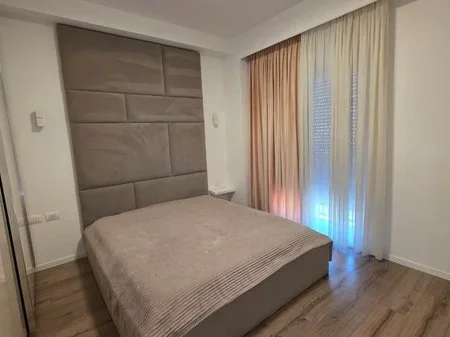 Tirane, jepet me qera apartament 2+1+Aneks+Ballkon , 90 m² 900 € (rruga panorama)