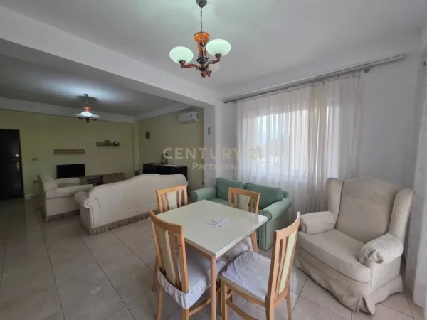 Tirane, jepet me qera apartament 2+1 Kati 3, 100 m² 600 € (Rruga Bardhyl)