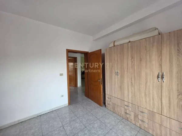 Tirane, jepet me qera apartament 2+1 Kati 3, 100 m² 600 € (Rruga Bardhyl)