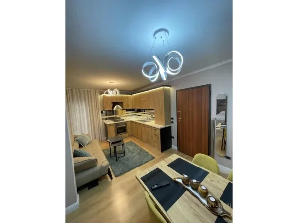 Tirane, jepet me qera apartament 2+1 Kati 5, 69 m² 650 € (Tirana Re)