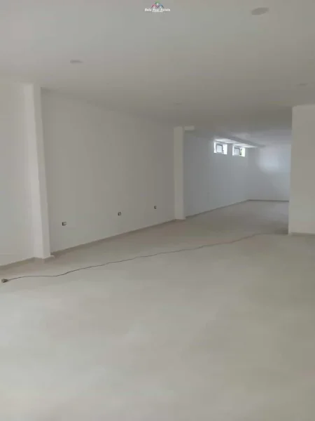 Tirane, jepet me qera dyqan Kati 0, 150 m² 2.500 € (Bulevardi Gjergj Fishta)