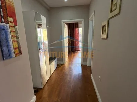 Tirane, shitet apartament 2+1+Ballkon Kati 1, 130 m² 185.000 € (yzberisht)