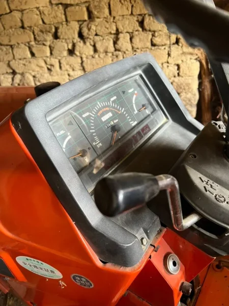 Korce, shes Traktor KUBOTA Nafte, portokalli 7.000 €