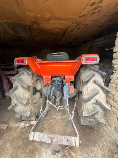 Korce, shes Traktor KUBOTA Nafte, portokalli 7.000 €