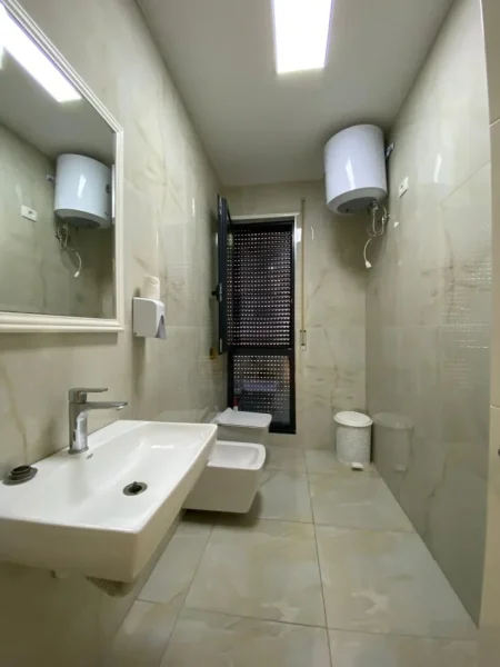 Tirane, jepet me qera zyre Kati 1, 317 m² 4.600 € 