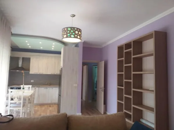 Tirane, jepet me qera apartament 1+1+Ballkon Kati 6, 700 € (Pazari i Ri)