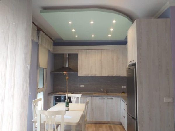 Tirane, jepet me qera apartament 1+1+Ballkon Kati 6, 700 € (Pazari i Ri)