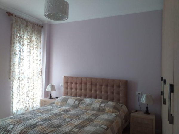 Tirane, jepet me qera apartament 1+1+Ballkon Kati 6, 700 € (Pazari i Ri)