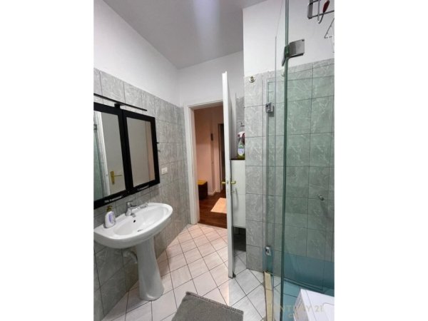 Tirane, shes apartament 1+1 Kati 1, 60 m² 125.000 € (Xhamia e Tabakeve)