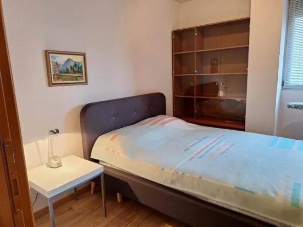 Tirane, jepet me qera apartament 2+1+Ballkon Kati 5, 93 m² 900 € (SHESHI WILLSON)