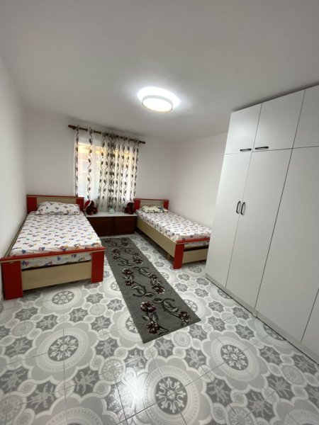 Tirane, jepet me qera apartament 2+1 Kati 4, 75 m² 600 € 