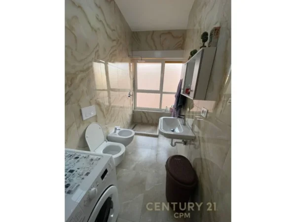 Tirane, shes apartament 1+1 Kati 7, 67 m² 108.000 € (Ali Demi)