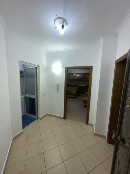 Durres, jepet me qera apartament 1+1+Ballkon Kati 1, 76 m² 300 € (Qera Apartament Sistemin 1+1 me ballkon Policia,Tek Banka Intesa San Paolo • 300€ +355 069 20 39 456 • pallat i ri me ashensor kati 1 Banim i dyti nga toka • Mobiluar (Mun...