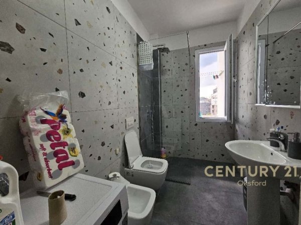 Tirane, jepet me qera apartament 3+1 Kati 9, 104 m² 700 € (Ish-Fusha e Aviacionit)