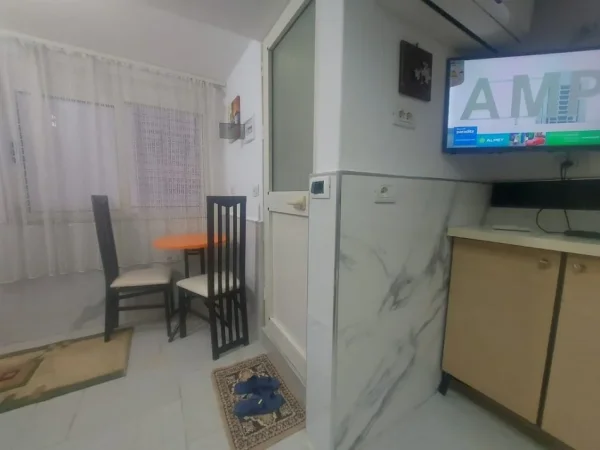 Tirane, jepet me qera apartament 1+1 Kati 1, 33 m² 360 € (Ish Frigoriferit)