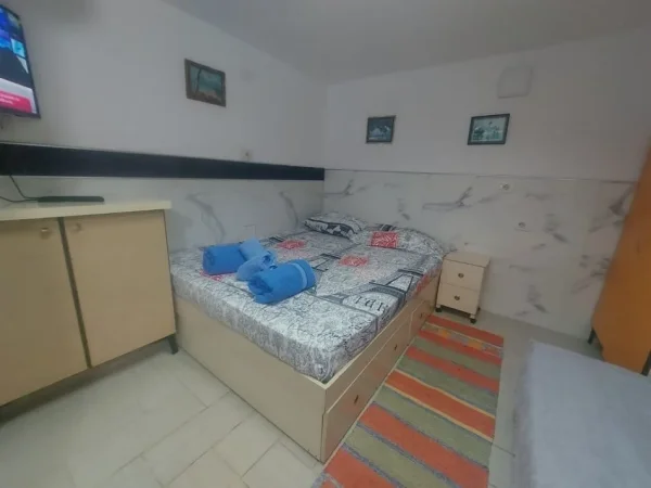 Tirane, jepet me qera apartament 1+1 Kati 1, 33 m² 360 € (Ish Frigoriferit)
