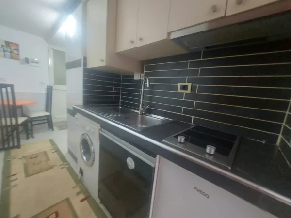 Tirane, jepet me qera apartament 1+1 Kati 1, 33 m² 360 € (Ish Frigoriferit)