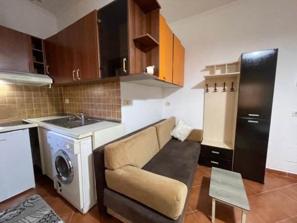 Tirane, jepet me qera garsonier 1+1 Kati 1, 37 m² 360 € (Frigoriferi)