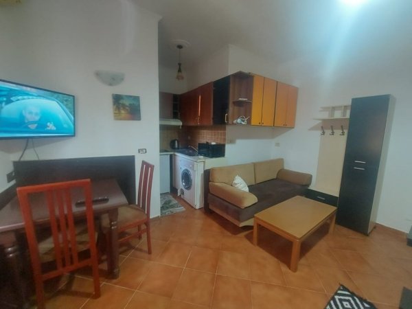 Tirane, jepet me qera garsonier 1+1 Kati 1, 37 m² 360 € (Frigoriferi)
