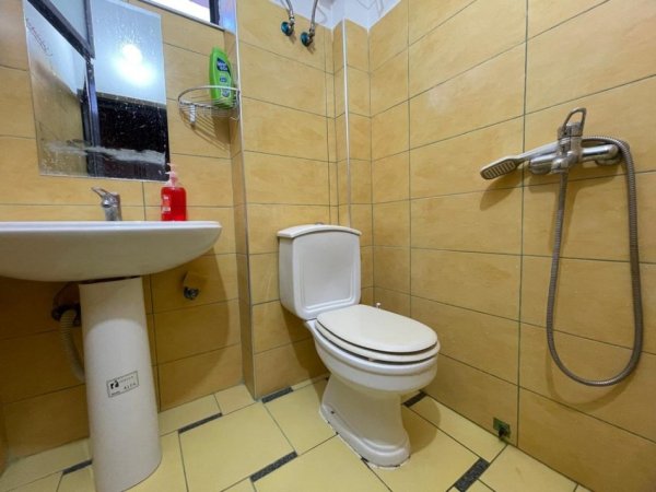 Tirane, jepet me qera garsonier 1+1 Kati 1, 37 m² 360 € (Frigoriferi)