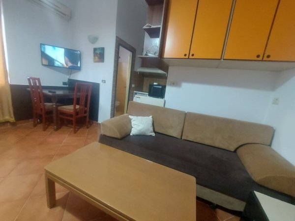 Tirane, jepet me qera garsonier 1+1 Kati 1, 37 m² 360 € (Frigoriferi)