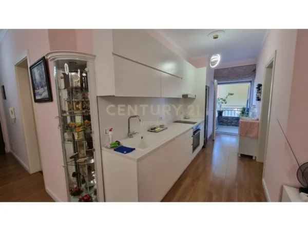 Tirane, jepet me qera apartament 2+1 Kati 3, 78 m² 650 € (Mihal Grameno)